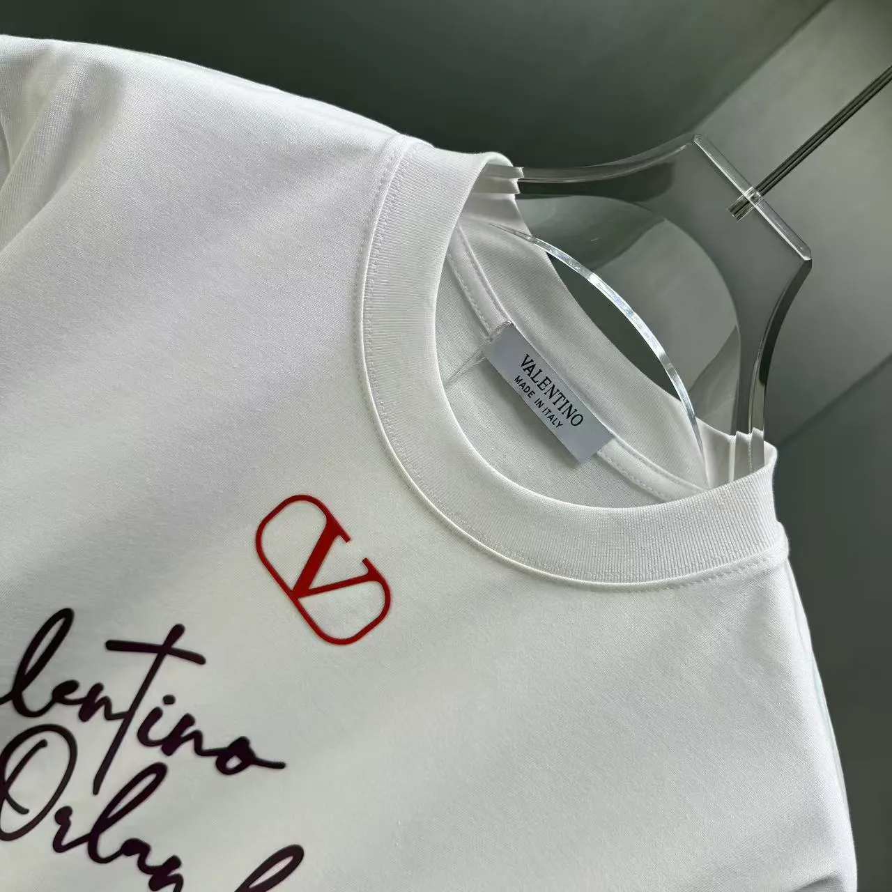 VLENTIN* * 2026 New Arrival T logo ：Black White Yellow Dark Blue Sizes：S M L XL XXL